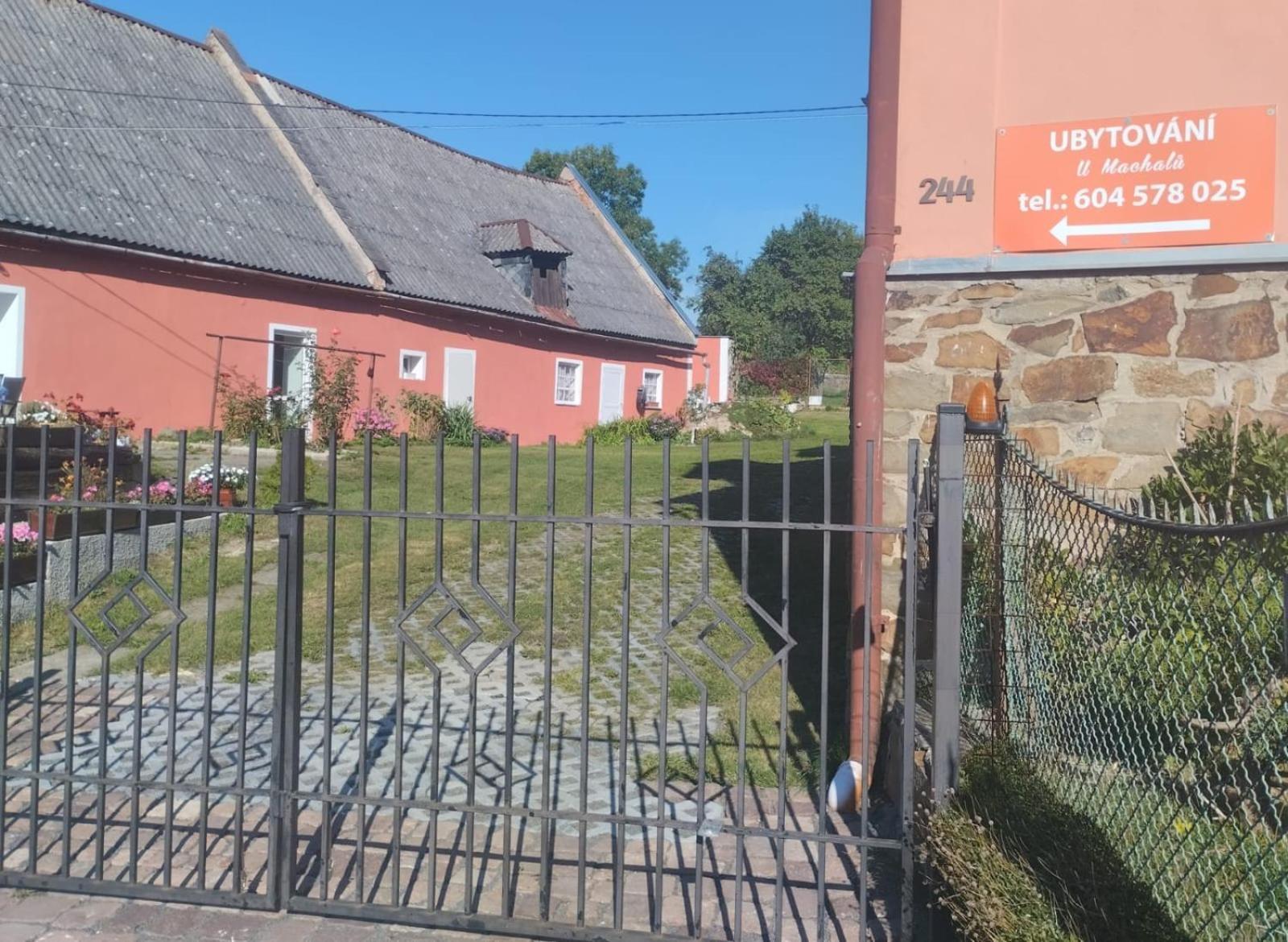 Ubytovani U Machalu Villa Leskovec Nad Moravici Exteriör bild